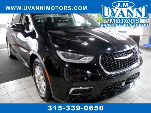 Used 2023 Chrysler Pacifica Touring-L image 1