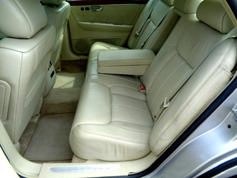 Used 2010 Cadillac DTS Platinum image 26
