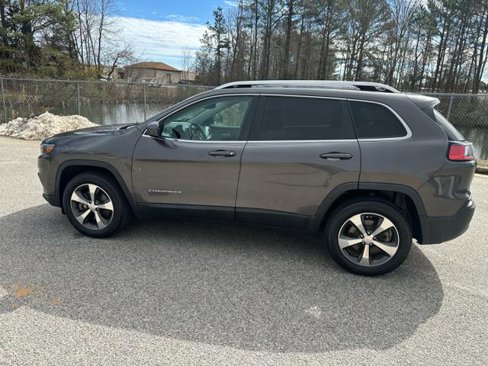 Used 2019 Jeep Cherokee Limited w/ Luxury Group image 7