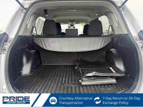 Used 2018 Toyota RAV4 LE image 16