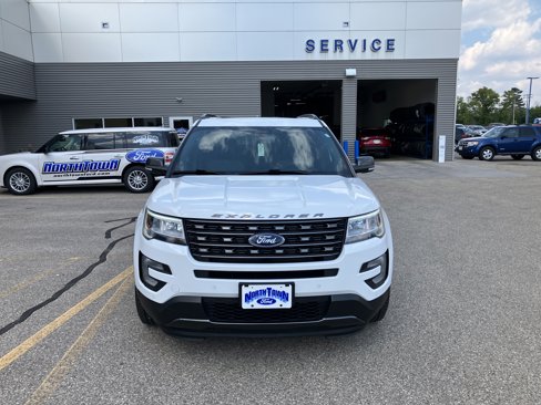 Used 2017 Ford Explorer XLT w/ Equipment Group 202A image 3