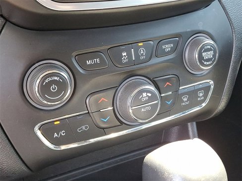 Used 2021 Jeep Cherokee Trailhawk w/ Technology Group image 15