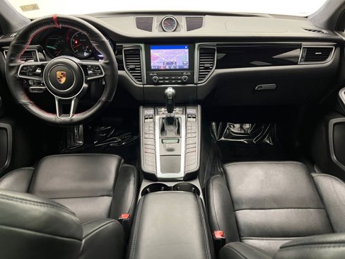Used 2017 Porsche Macan Turbo image 33