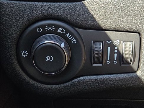 Used 2021 Jeep Cherokee Latitude Plus image 25