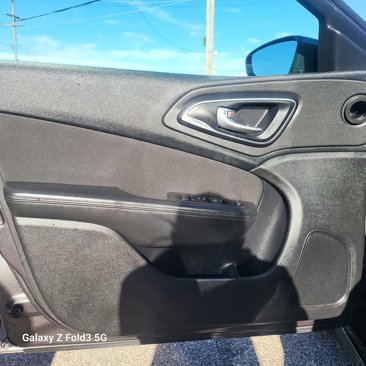 Used 2016 Chrysler 200 Limited image 9