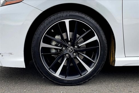 Used 2019 Toyota Camry XSE image 9