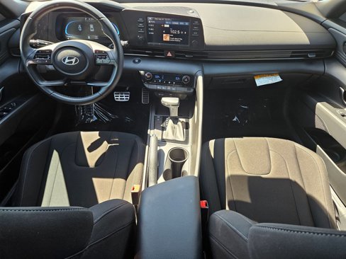 Certified 2025 Hyundai Elantra Sport image 17