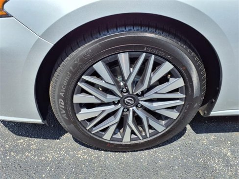 Used 2023 Nissan Altima 2.5 SV image 9