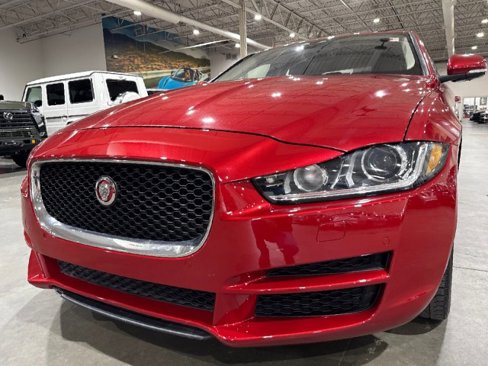 Used 2018 Jaguar XE Premium image 26