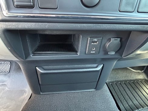 Used 2017 Nissan Titan SV image 33