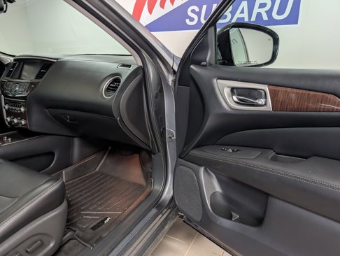 Used 2015 Nissan Pathfinder Platinum w/ Family Entertainment Package image 35