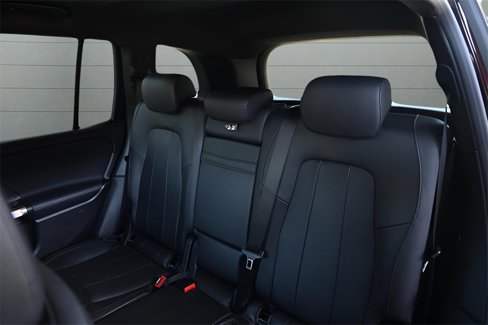 Used 2021 Mercedes-Benz GLB 250 4MATIC w/ Premium Package image 23