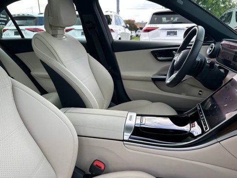 Used 2025 Mercedes-Benz C 300 Sedan image 31