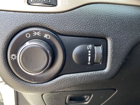 Used 2017 Jeep Cherokee Altitude image 18