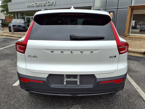 Certified 2024 Volvo XC40 B5 Plus w/ Protection Package Premier image 4