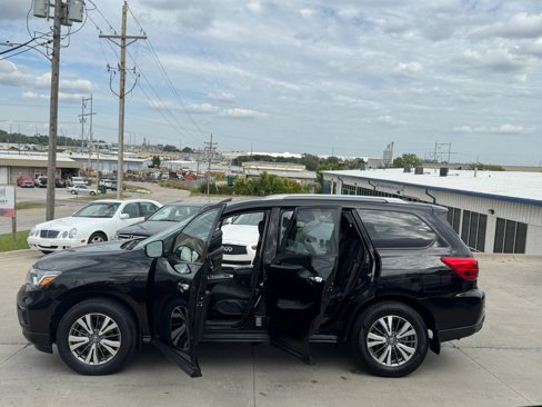 Used 2018 Nissan Pathfinder S image 20