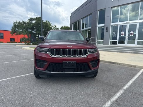 Used 2023 Jeep Grand Cherokee Laredo image 4