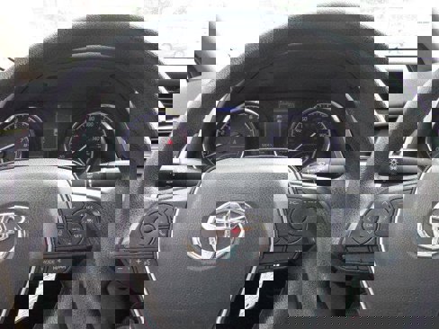 Used 2019 Toyota Camry SE w/ Phone Cable & Charge Package image 33