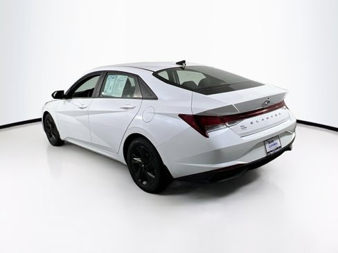 Used 2023 Hyundai Elantra SEL image 7