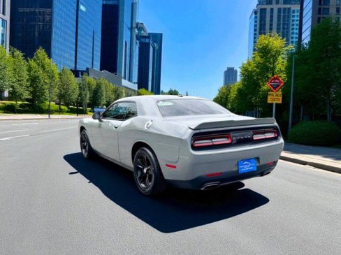 Used 2019 Dodge Challenger SXT image 5
