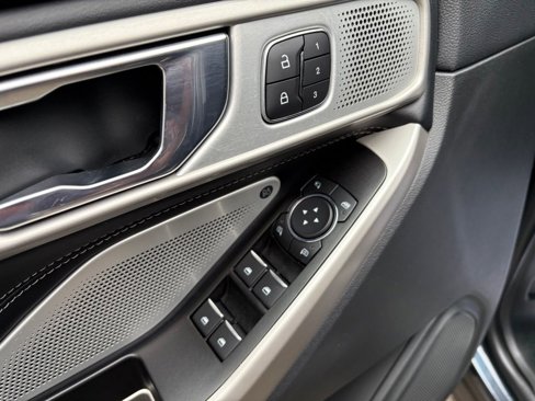Used 2022 Ford Explorer Limited w/ Limited Technology Package image 14