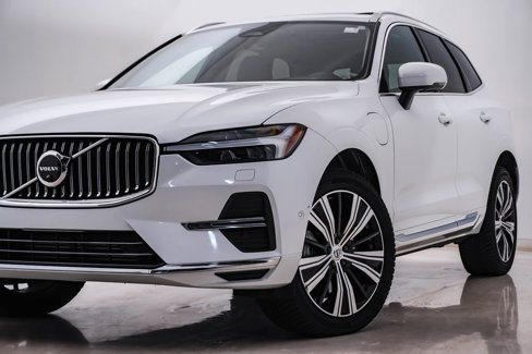 Used 2022 Volvo XC60 T8 Inscription w/ Advanced Package image 2