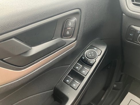 Used 2022 Ford Escape SE w/ SE Sport Appearance Package image 29