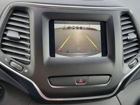 Used 2020 Jeep Cherokee Latitude image 16