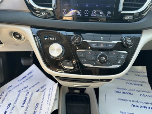 Used 2017 Chrysler Pacifica Touring image 31