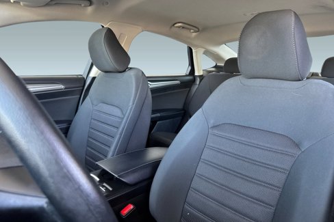 Used 2020 Ford Fusion SE image 24