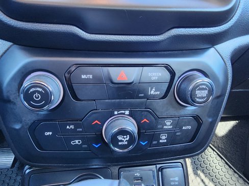 Used 2023 Jeep Renegade Latitude image 24