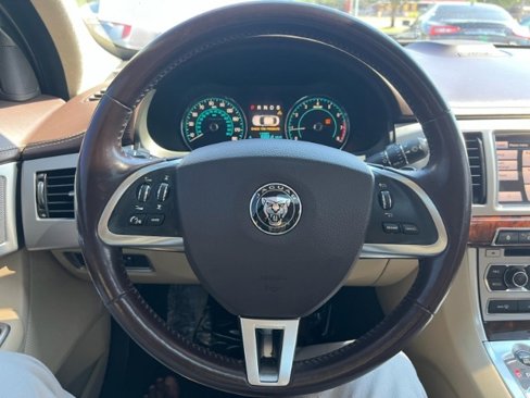 Used 2015 Jaguar XF Portfolio image 11