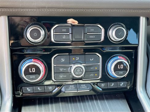 Used 2021 GMC Yukon Denali w/ Denali Premium Package image 16