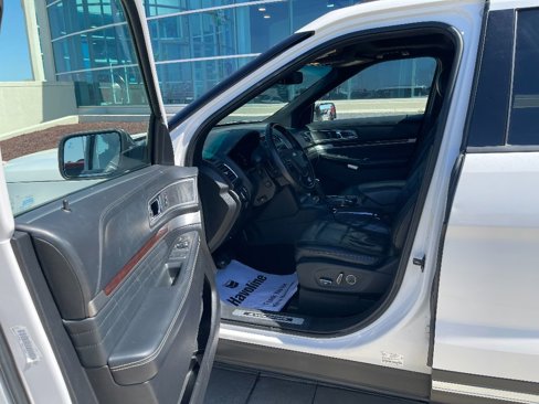 Used 2017 Ford Explorer Platinum image 10