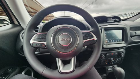 Used 2018 Jeep Renegade Latitude image 27