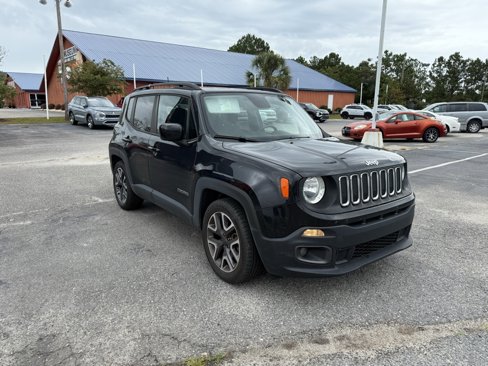 Used 2018 Jeep Renegade Latitude w/ Popular Equipment Group image 2