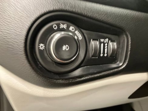Used 2018 Jeep Renegade Latitude image 24