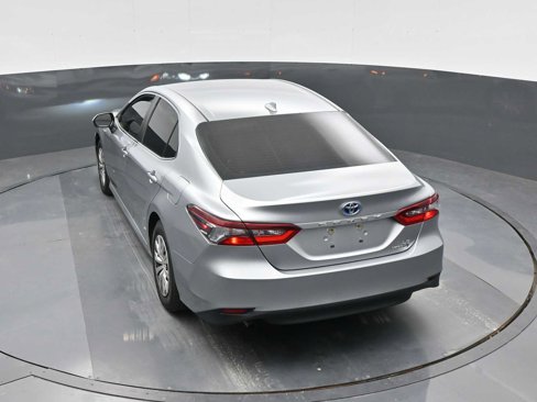 Used 2021 Toyota Camry LE image 24