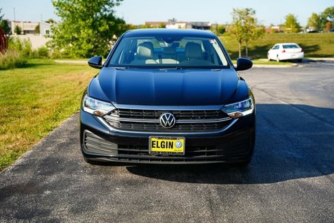 Certified 2023 Volkswagen Jetta SE image 3