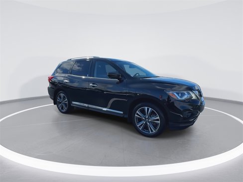 Used 2019 Nissan Pathfinder Platinum image 2