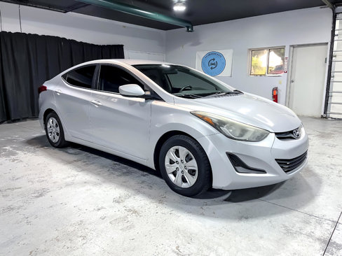 Used 2016 Hyundai Elantra SE image 2