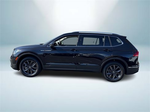 Certified 2022 Volkswagen Tiguan SE w/ Panoramic Sunroof Package image 3