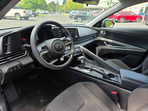 Used 2022 Hyundai Elantra SE w/ Cargo Package image 13
