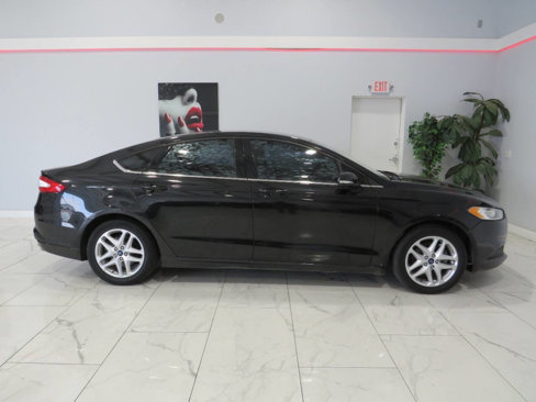 Used 2014 Ford Fusion SE image 2