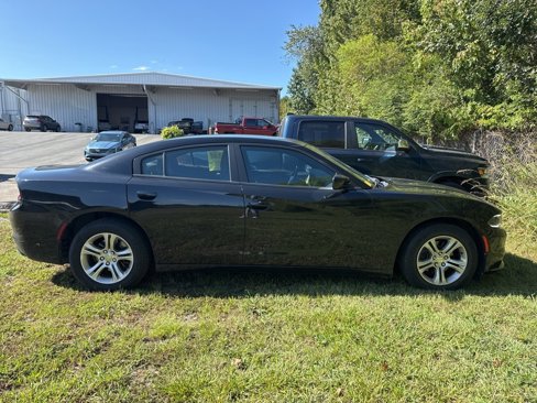 Used 2018 Dodge Charger SXT image 3