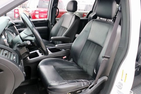 Used 2016 Dodge Grand Caravan SXT image 14