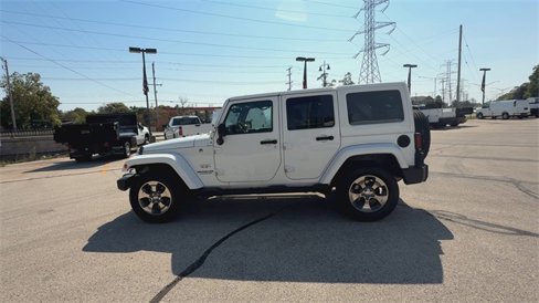 Used 2017 Jeep Wrangler Unlimited Sahara w/ Connectivity Group image 5