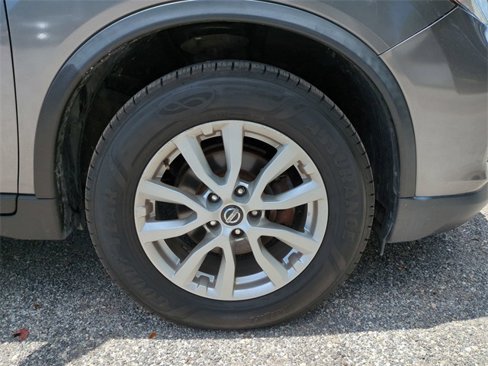 Used 2017 Nissan Rogue SV image 11