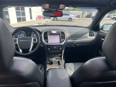Used 2013 Chrysler 300 C image 23