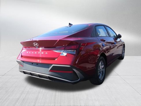 New 2025 Hyundai Elantra SE image 7